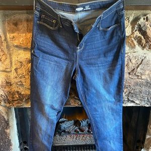 Old Navy Rockstar Super Skinny High Rise-size 14